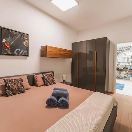 Apartman Superior Designer In Prime Location *