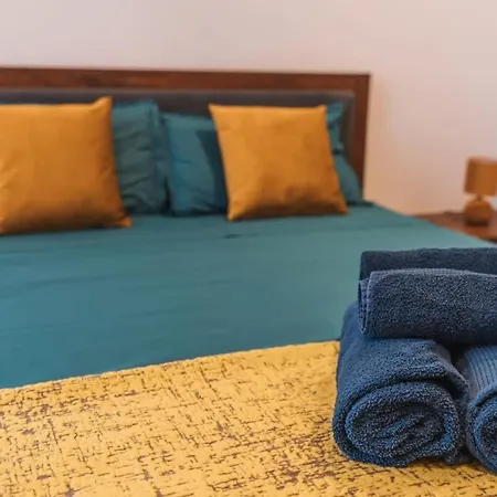 Superior Designer In Prime Location San Ġiljan