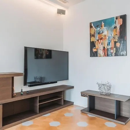 Superior Designer In Prime Location *