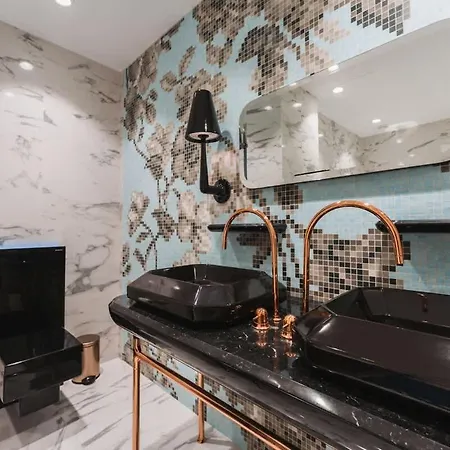 Apartment Superior Designer In Prime Location