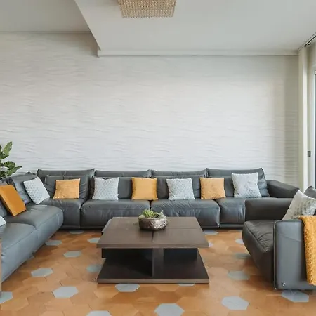 Superior Designer In Prime Location