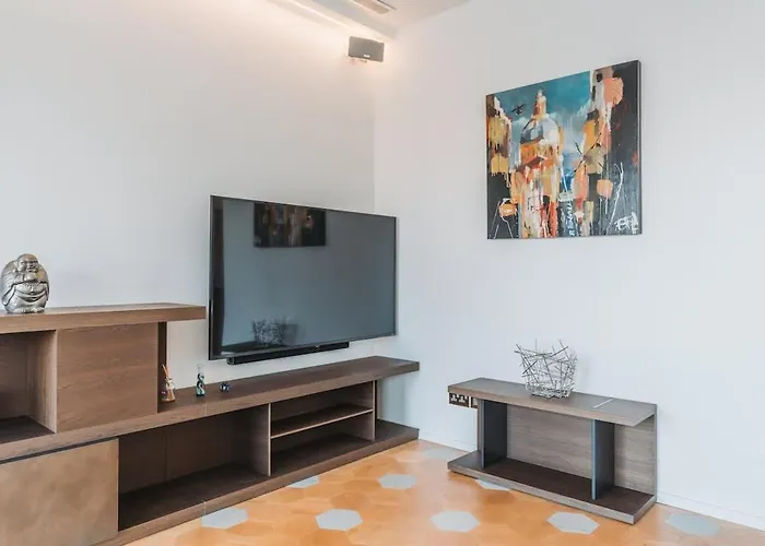 Superior Designer In Prime Location *